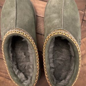 Ugg Tasman slippers! Size 11 Womens. Worn 1x. Army green color,Quick shipping!